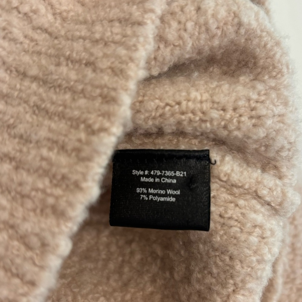 SOLD Kayne Boucle Boyfriend Cardigan Sweater Size Medium in Cream White Sand - Picture 6 of 8